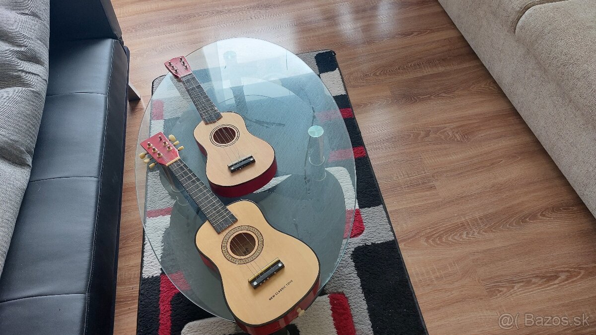 Predam 2 detské gitary z Anglicka