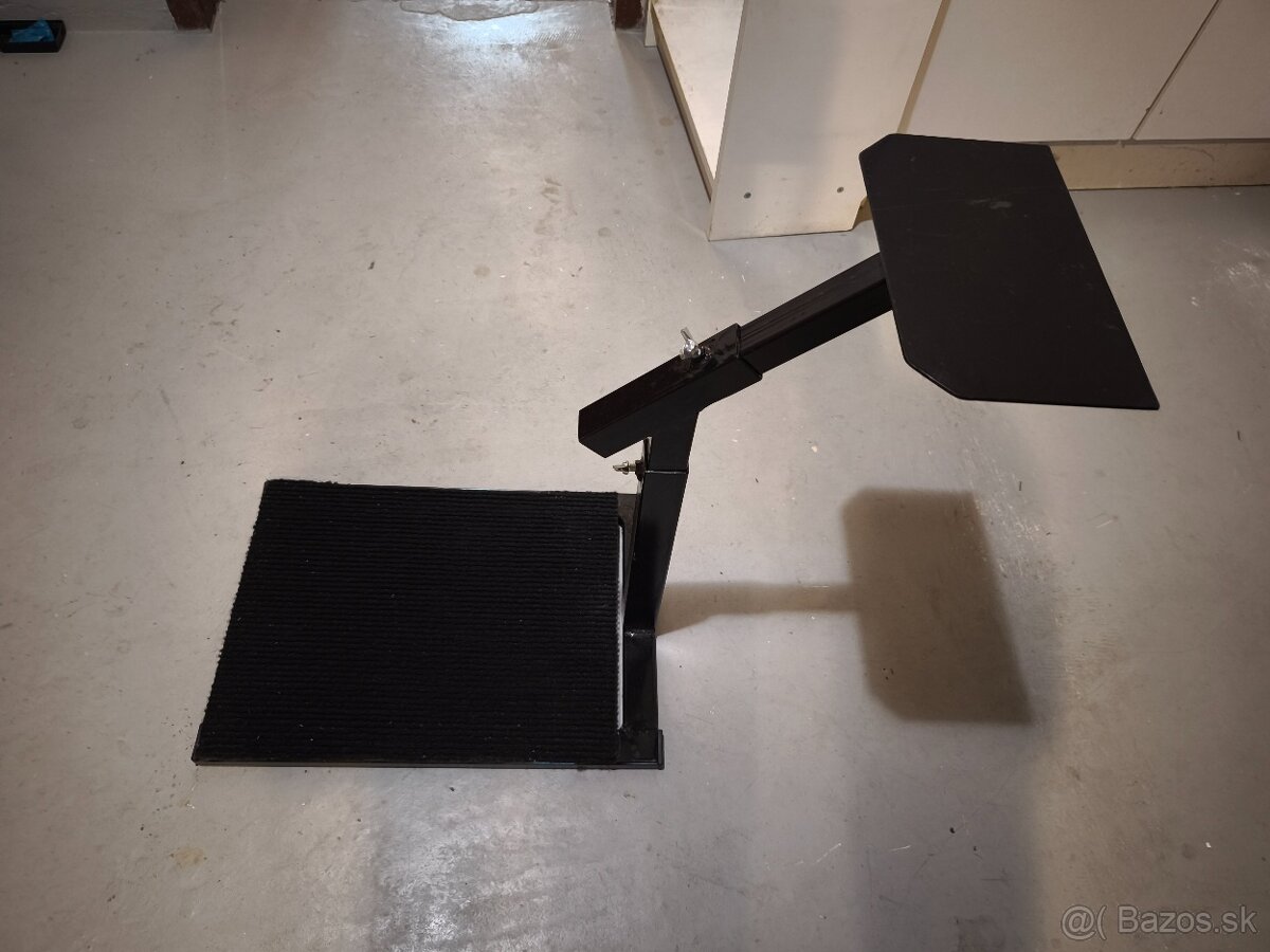 stojan na herný volant k PC/PS