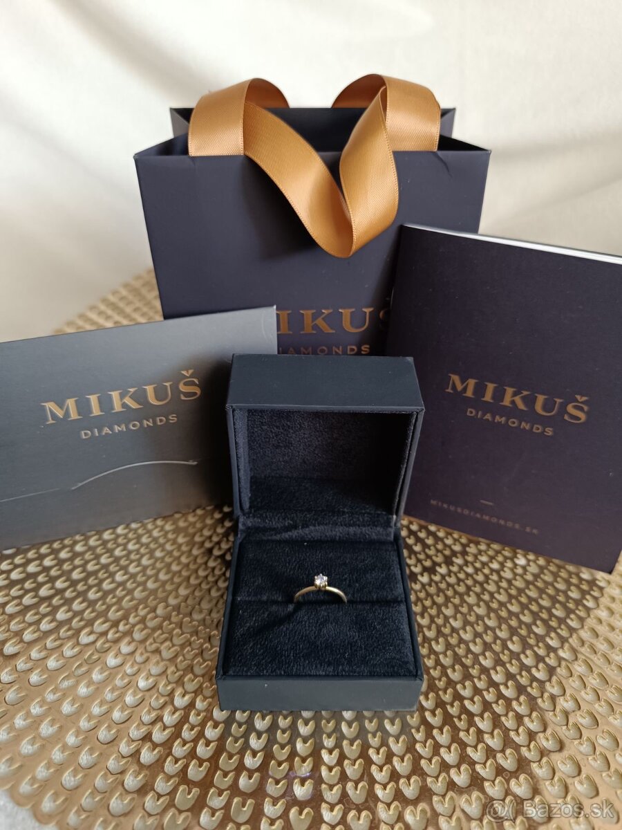 Zásnubný prsten s diamantom