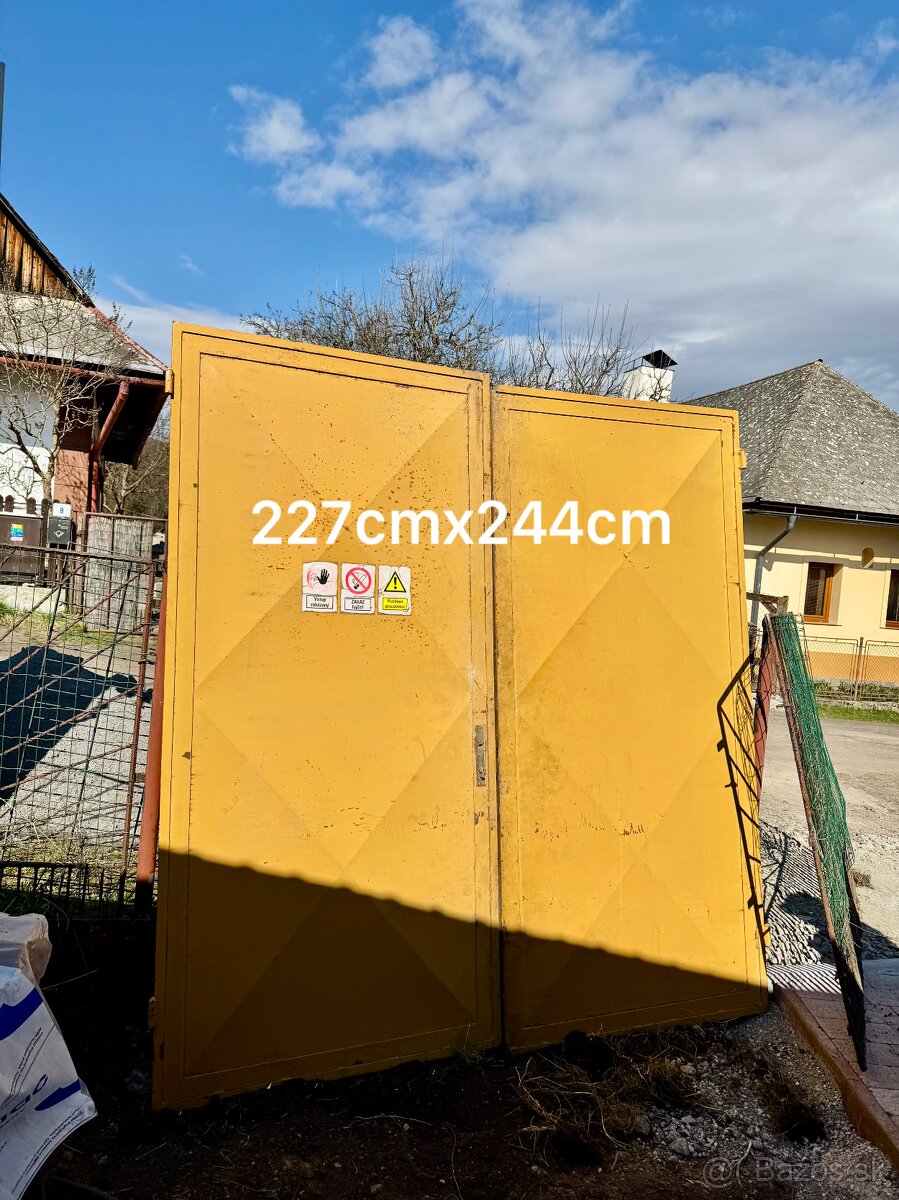 Predám garážovú bránu