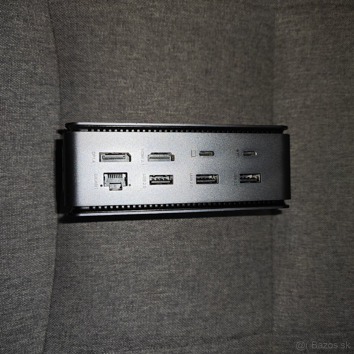 Rôzne USB-C huby, prezentačné zariadenia a príslušenstvo