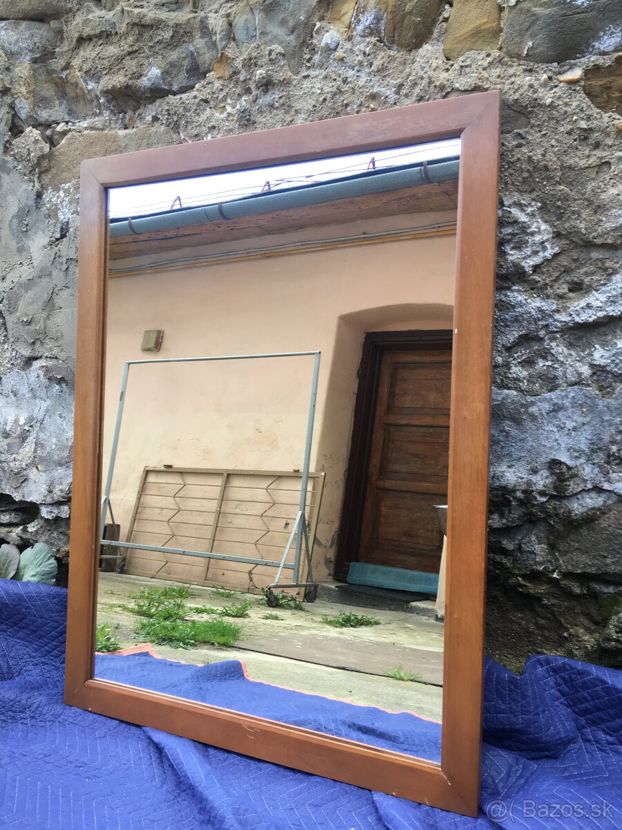 Kvalitné a masívne Zrkadlo