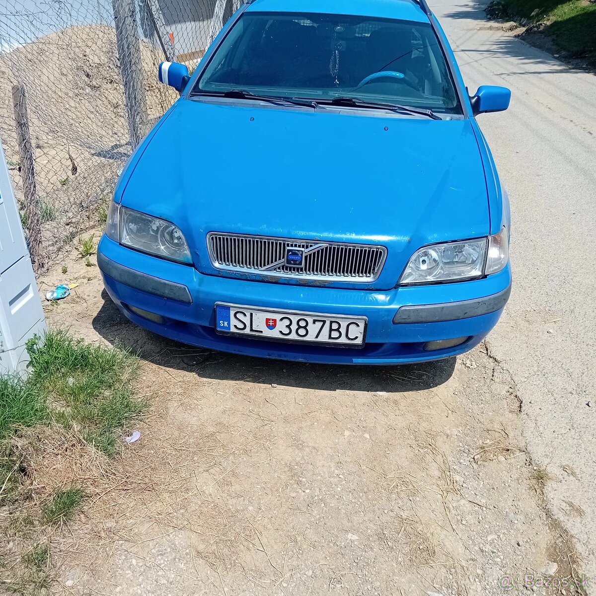 Volvo v40