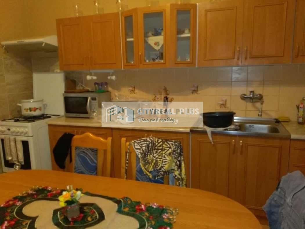 ZNÍŽENÁ CENA Na predaj dvojizbový tehlový dom Bajtava