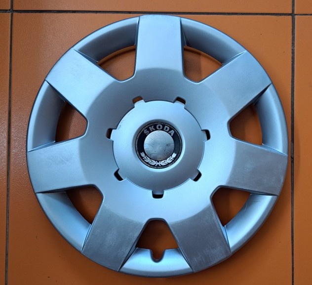 R14 PUKLICA ŠKODA FABIA 1