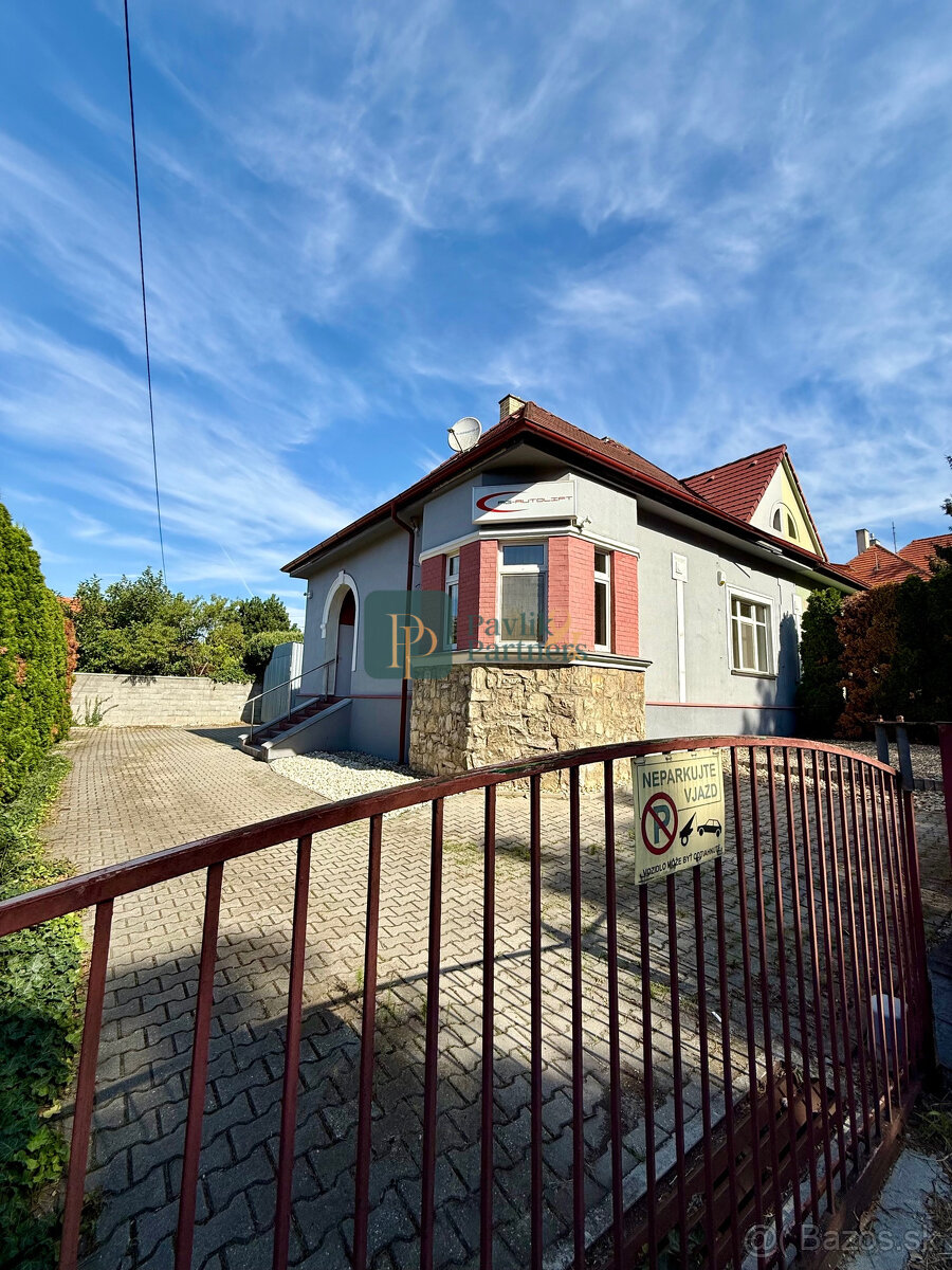 Prenájom rodinný dom, kancelárske priestory, Zobor, parkovan