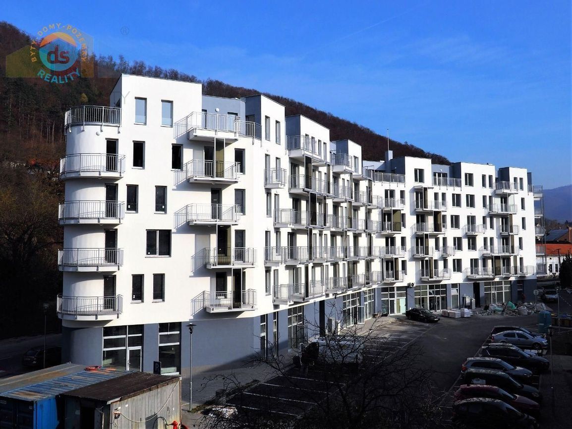 Predám 2 izbový byt Trenčianske Teplice, Terasa, Parkovacie