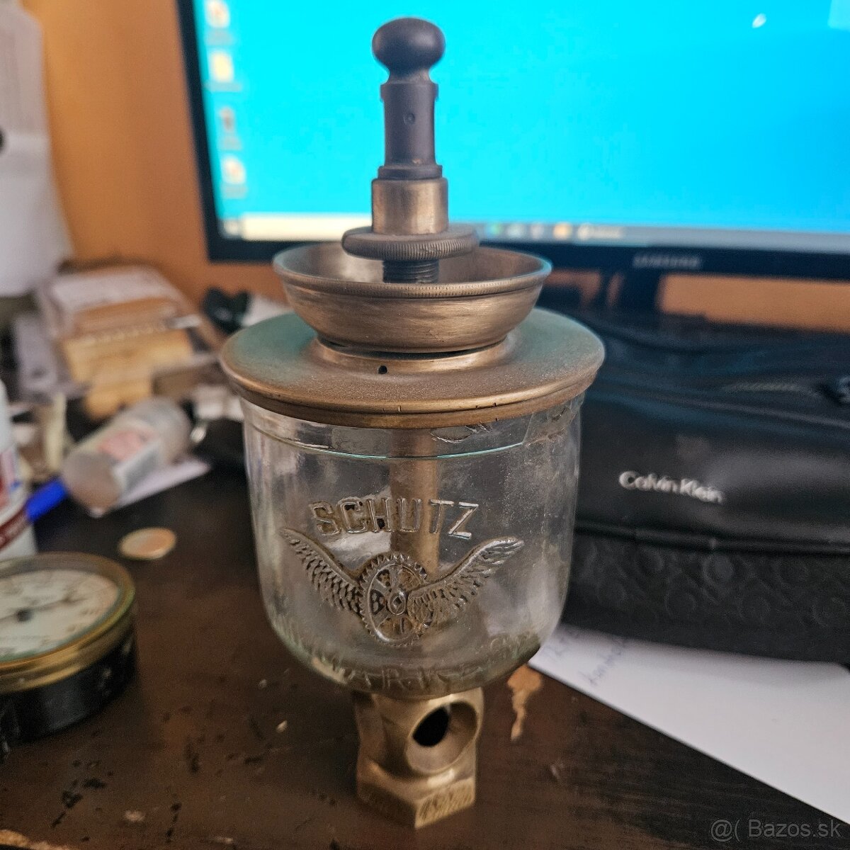 Mazacia olejnička z lokomotívy