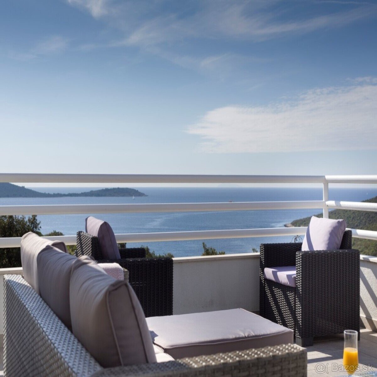 CHORVATSKO: moderní vila s bazénem a výhledem na moře v atra