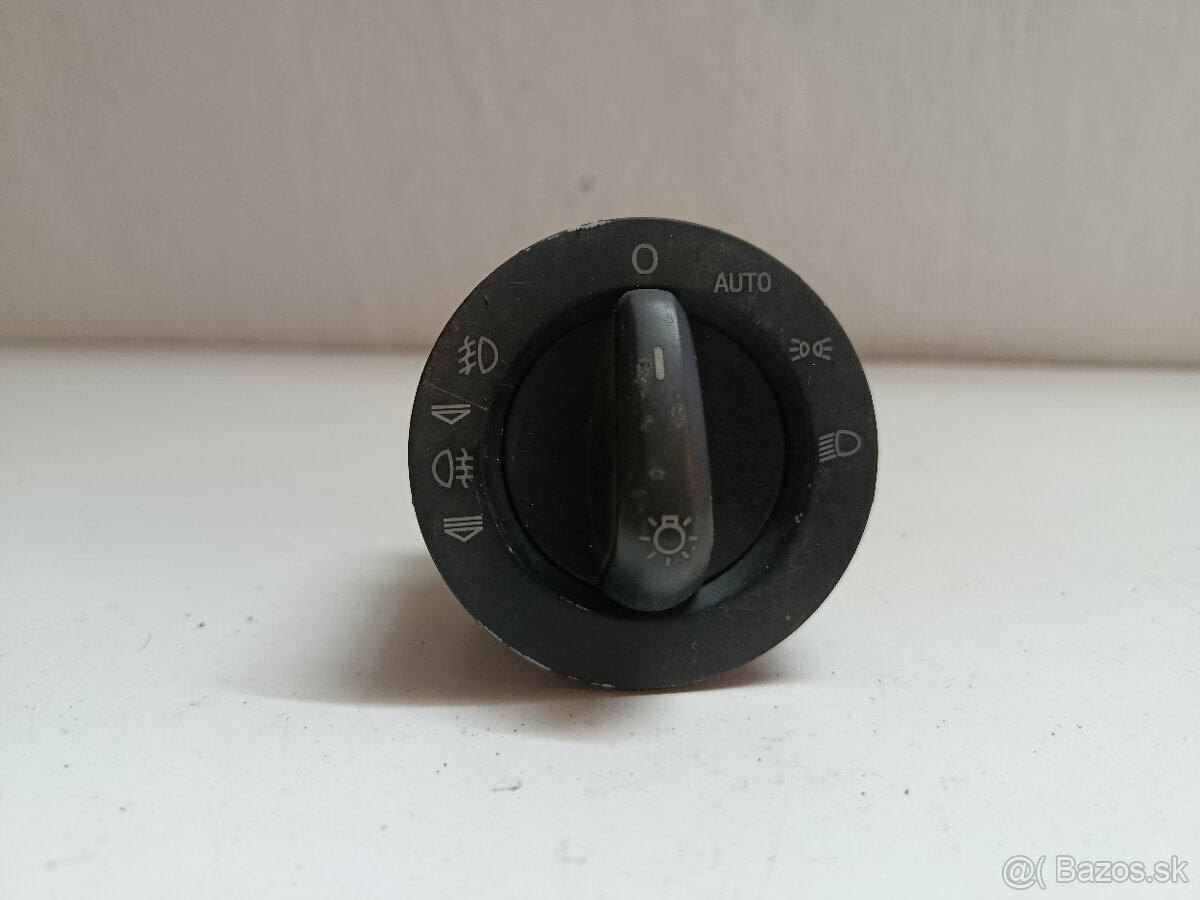 vypinac svetiel Audi A6 4F1941531D 20€