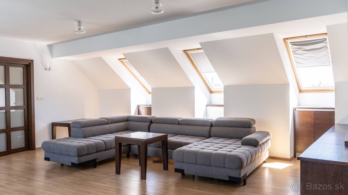 RE/MAX - 103m² - Jedinečný 2-izbový byt v centre Bratislavy