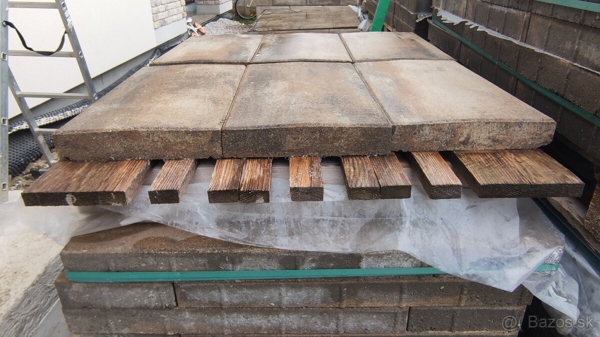 Strieška RIVAGO dymová hnedá 47 x 27 x 5 cm