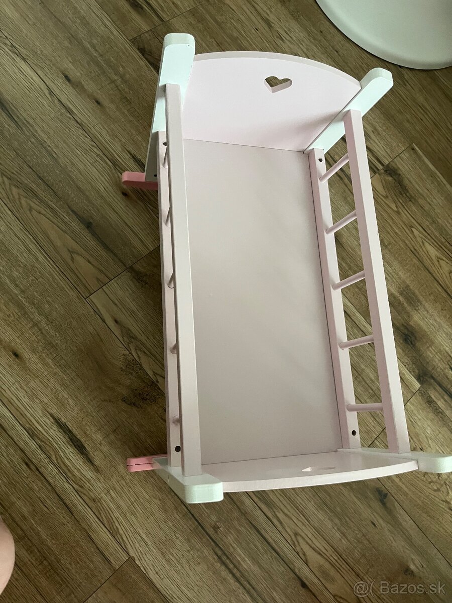 Drevená kolíska pre babiky