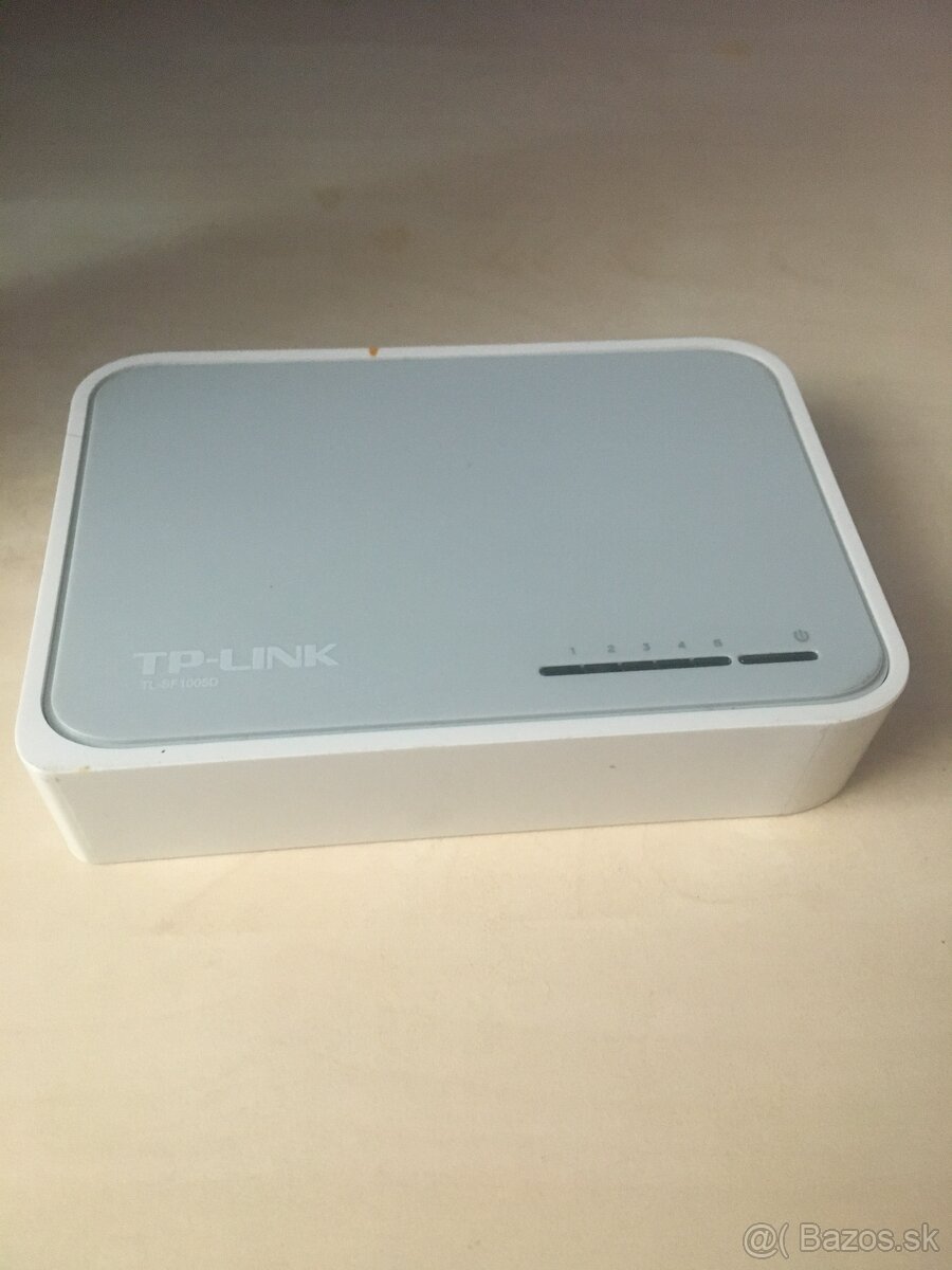 Switch TP LINK  TL-SF1005D