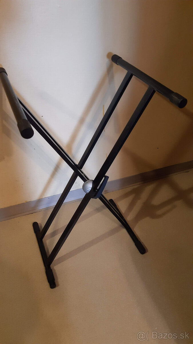 Predám skladací stojan pod klavír.