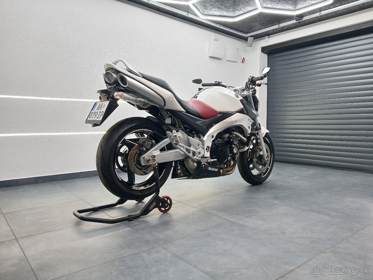 SUZUKI GSR 600, r.2007
