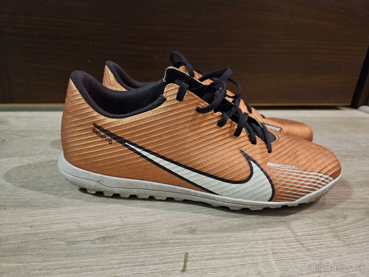 Turfy Nike Mercurial 42