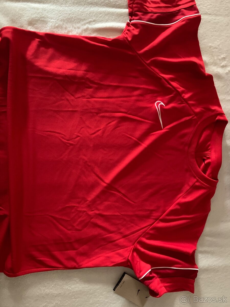 Predam sportove tricko Nike