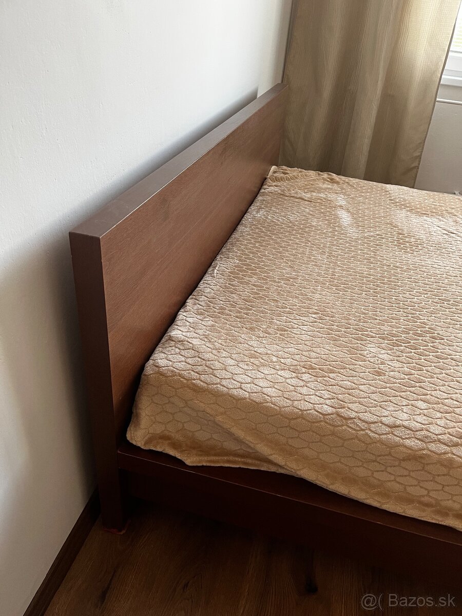 Posteľ aj s matracom