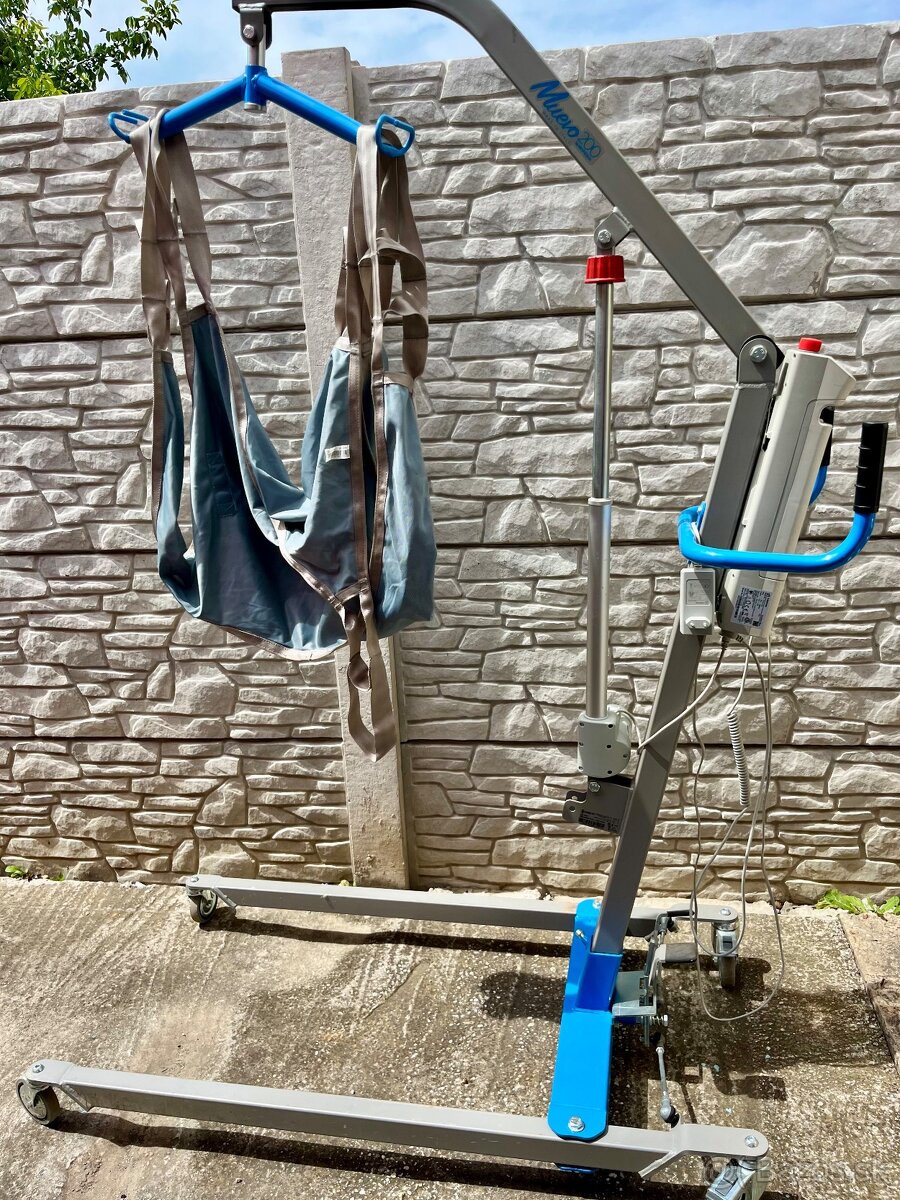 Elektrický zdvihák pre imobilných pacientov