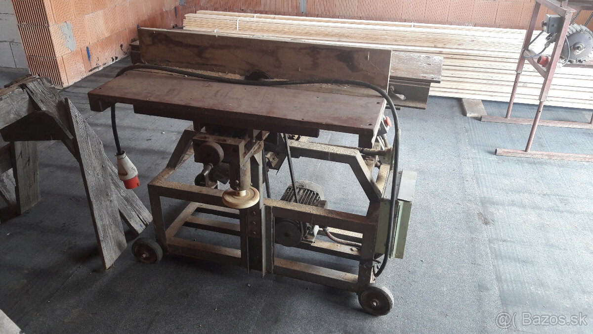 Hobľovačka a hobľovka.