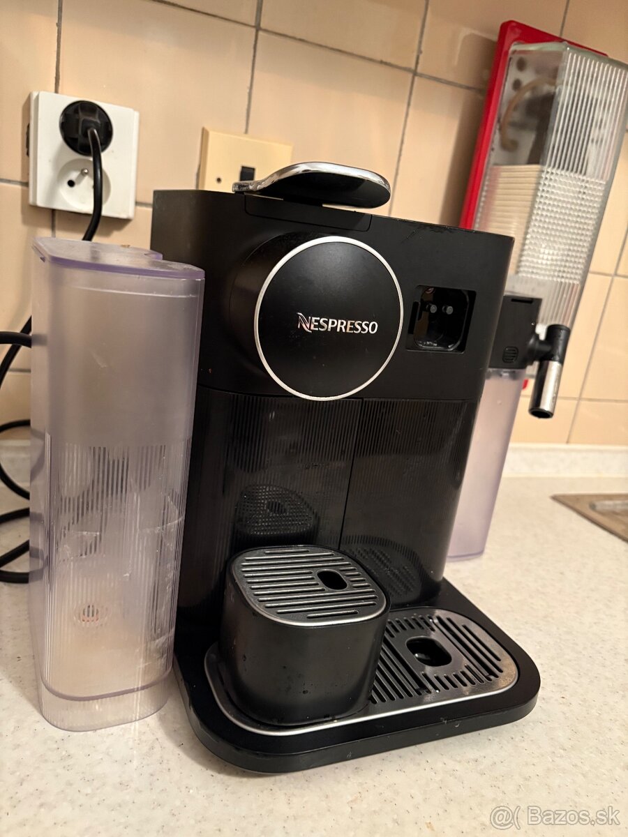 DeLonghi Nespresso Gran Lattissima Kapsľový kávovar