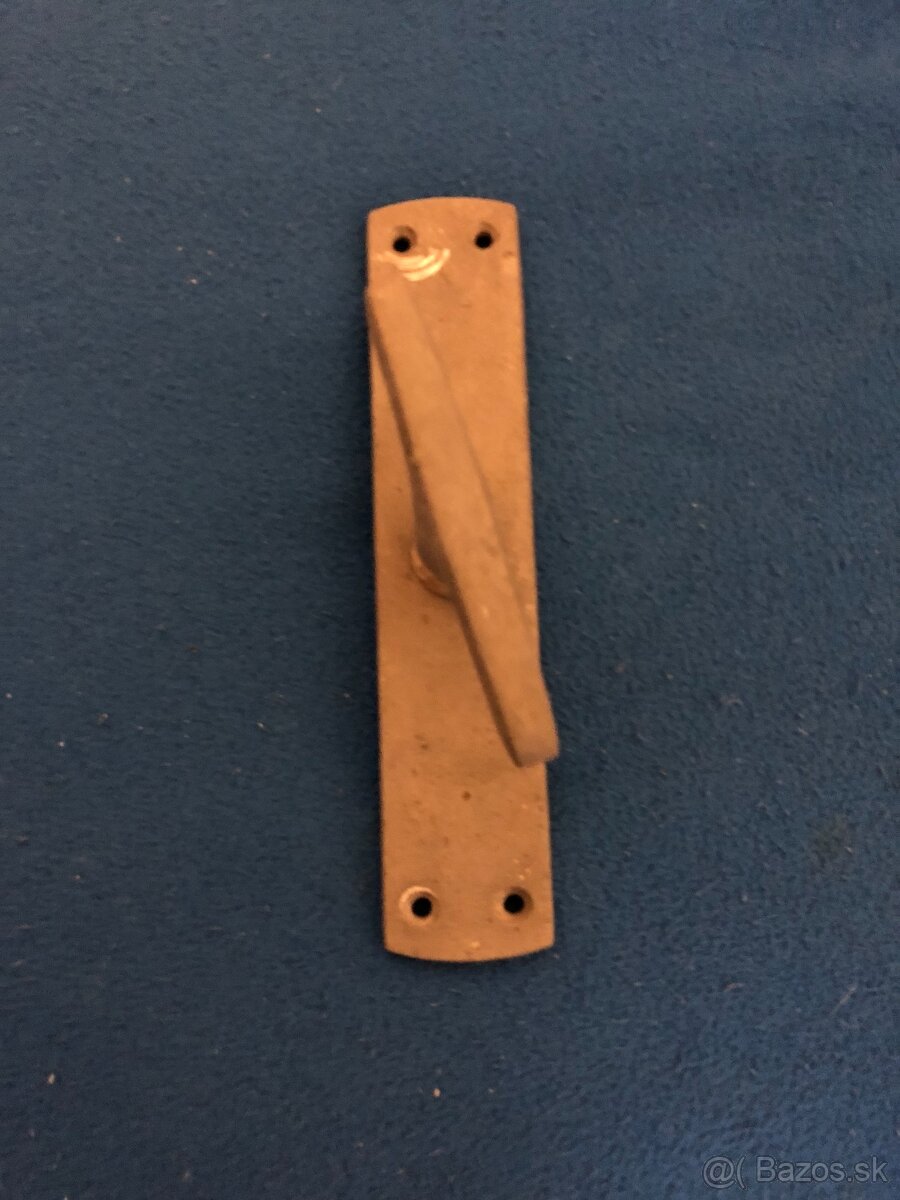 Sučiastky a klučky na retro okná.