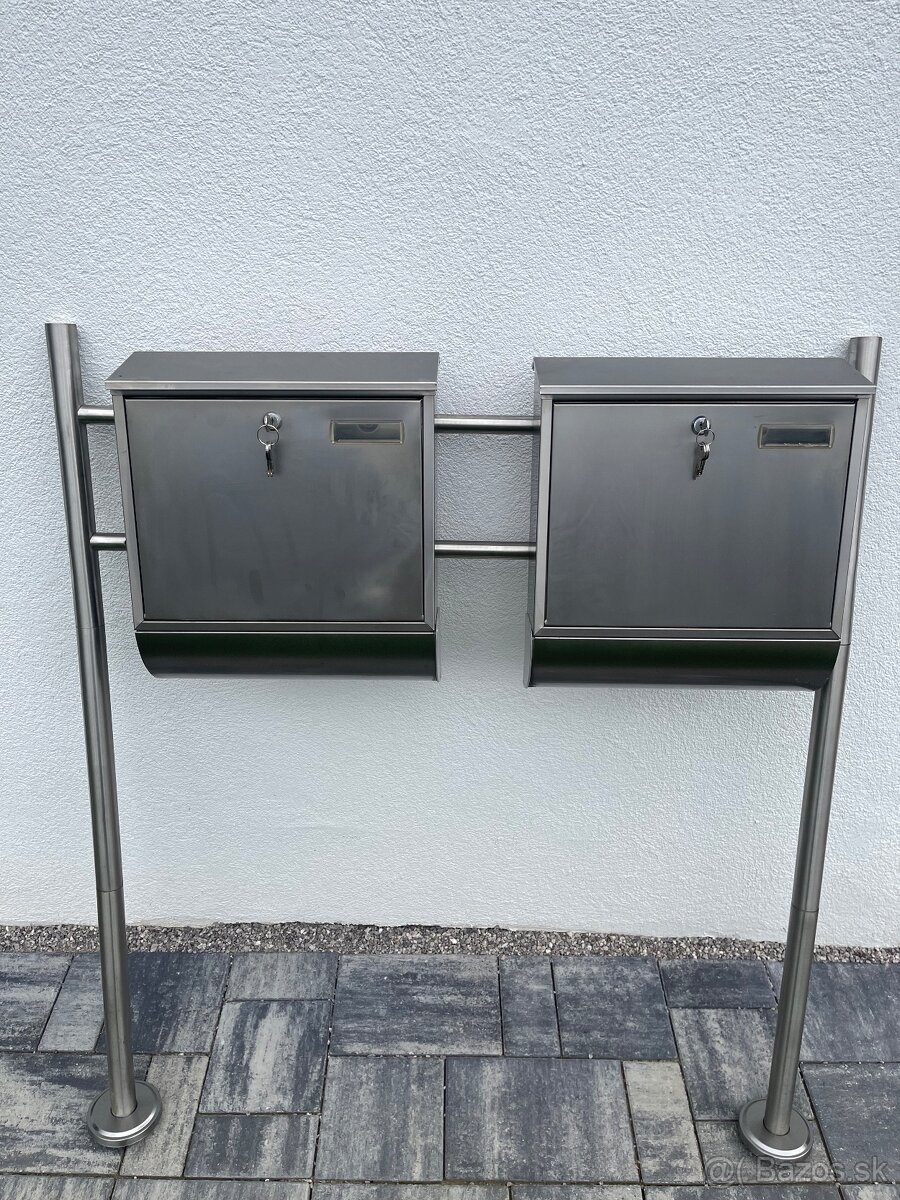 2x nerezove poštové schránky so stojanom