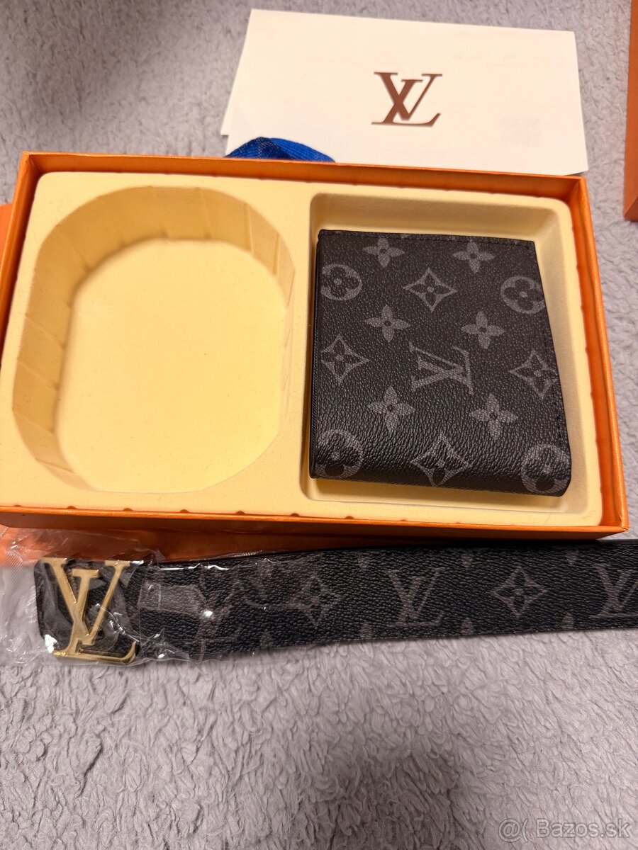 Burberry set a Louis Vuitton set