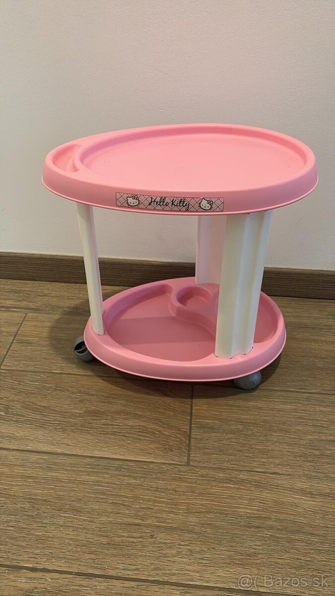 Hello Kitty servírovací stolík