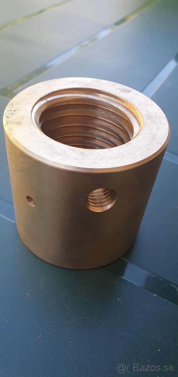 Autozdvihak TOPSTROJ 20 alebo 25 matice