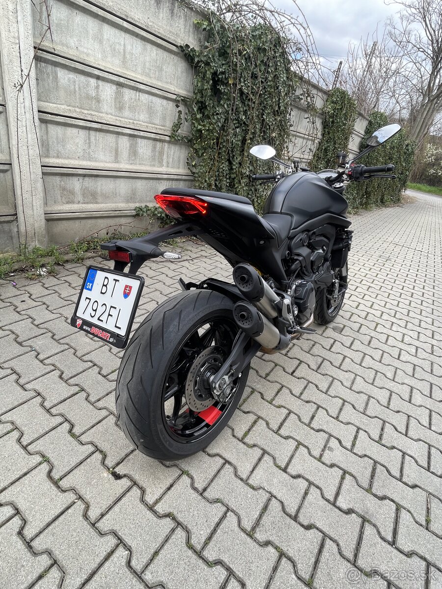 Ducati Monster + 937