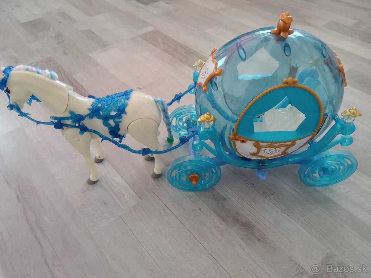 Koč pre barbie na baterky