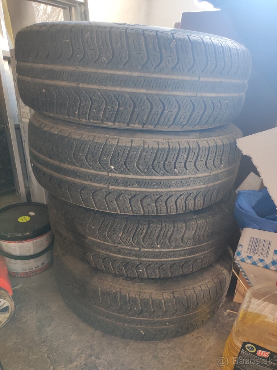 4x plechové disky + 4x celoročné pneu na Škoda Octavia 1