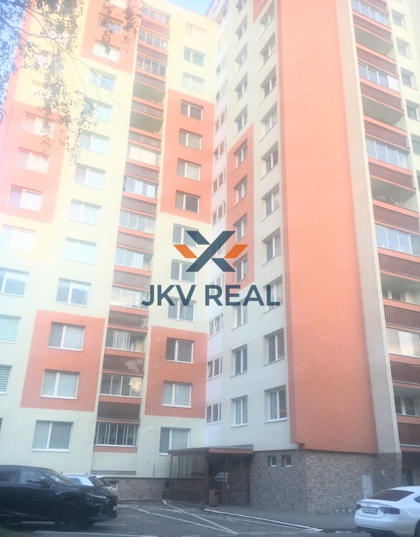 Bývanie s výhľadom – priestranný 3-izbový byt na skvelej adr
