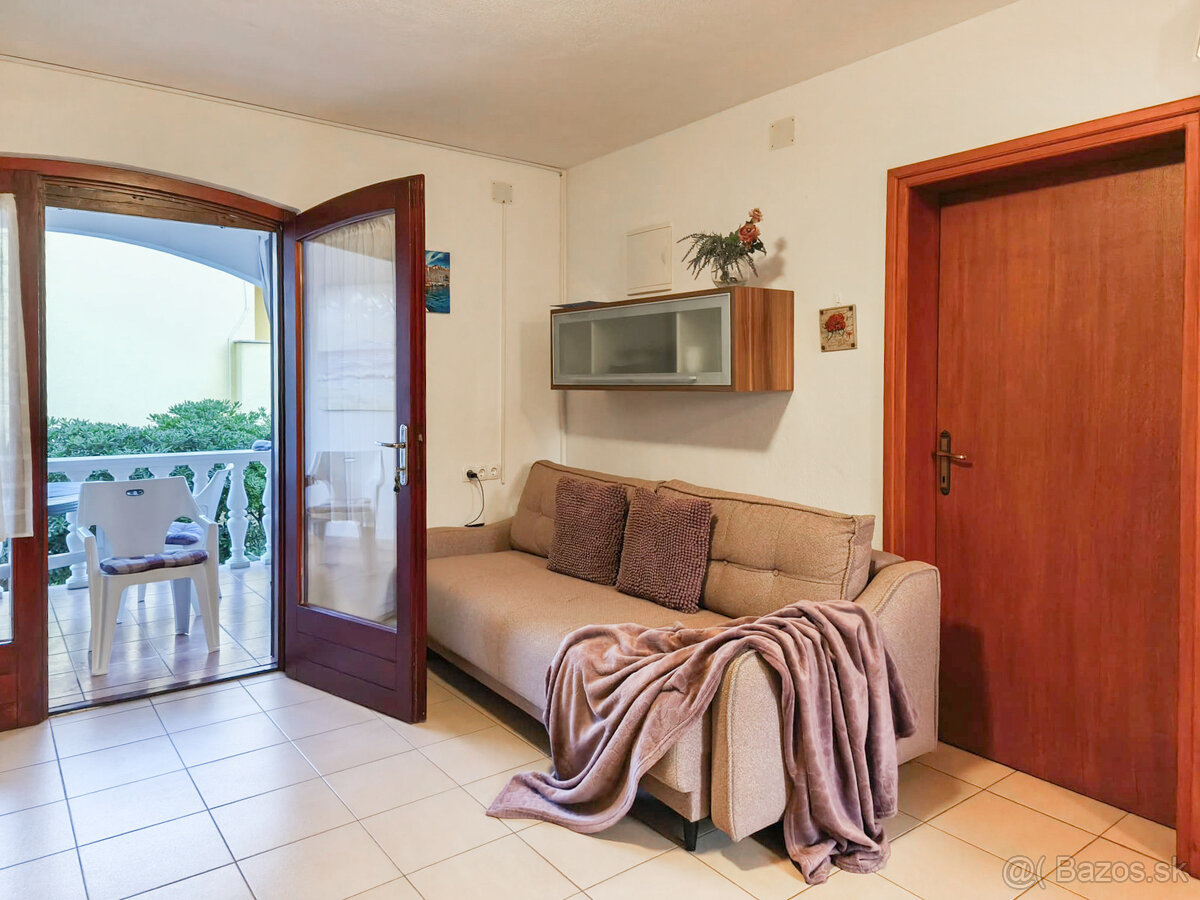 Na predaj 3-izbový apartmán na ostrove Vir v Chorvátsku