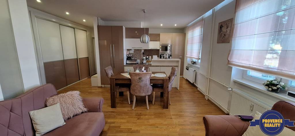 PREDAJ: 3 izbový tehlový byt, komplet.rekonštr. - KOMÁRNO