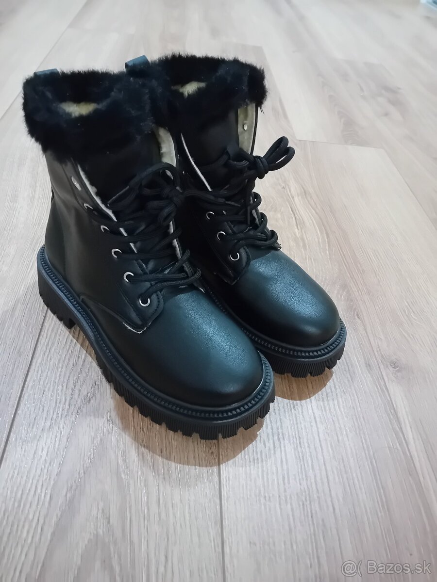 Dámske čižmy, velk. 37