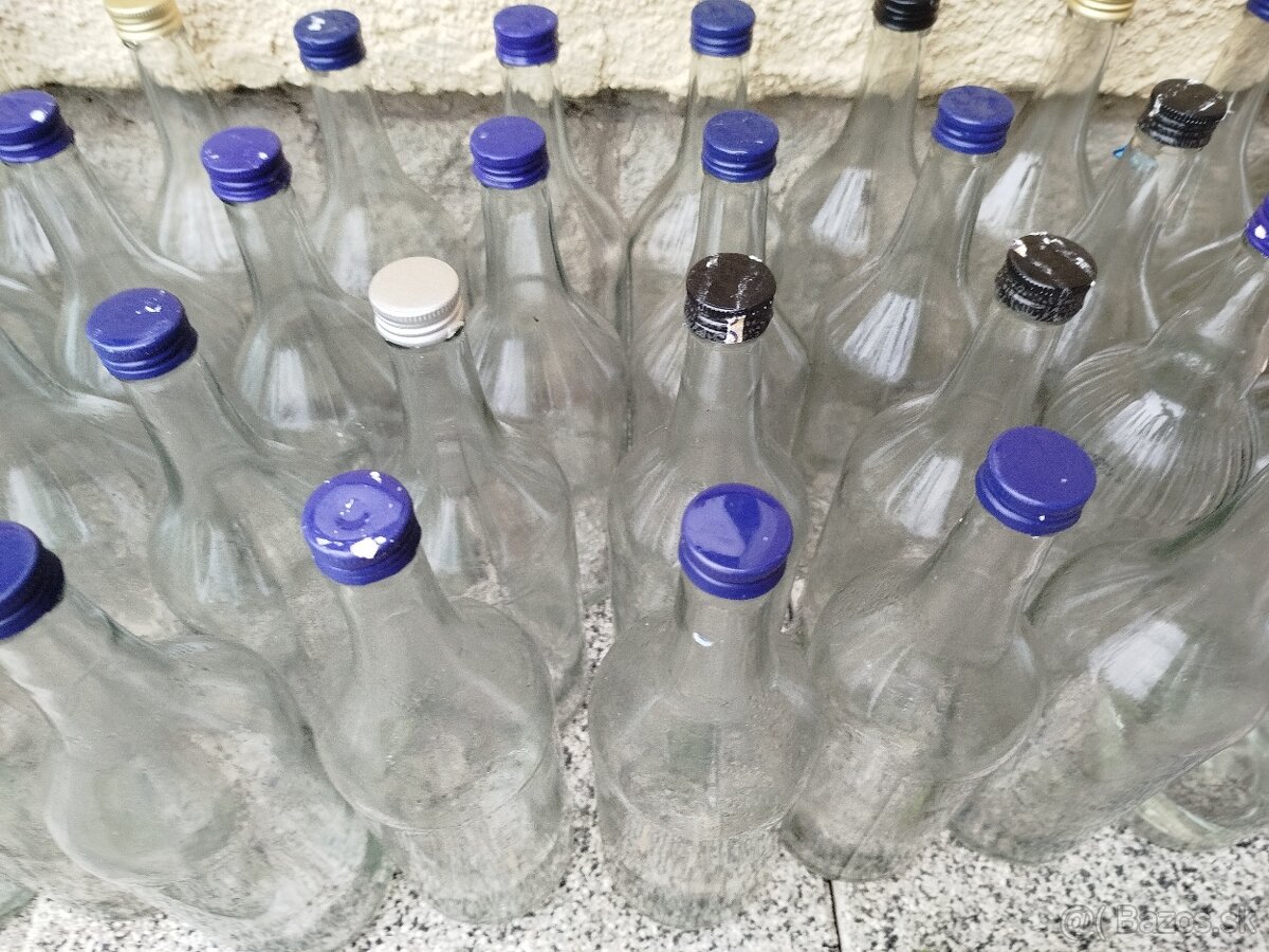 Fľaše sklenené 1 L číre s vrchnákom predám.