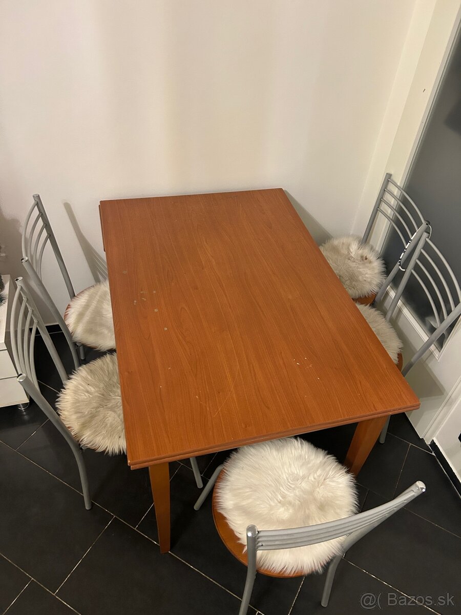Jedálenský set stôl + 6 stoličiek
