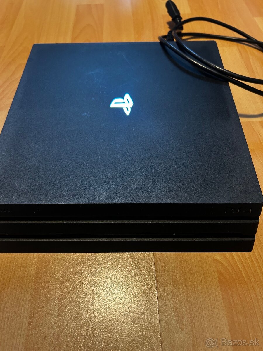 predám PS4 pro + 8 hier