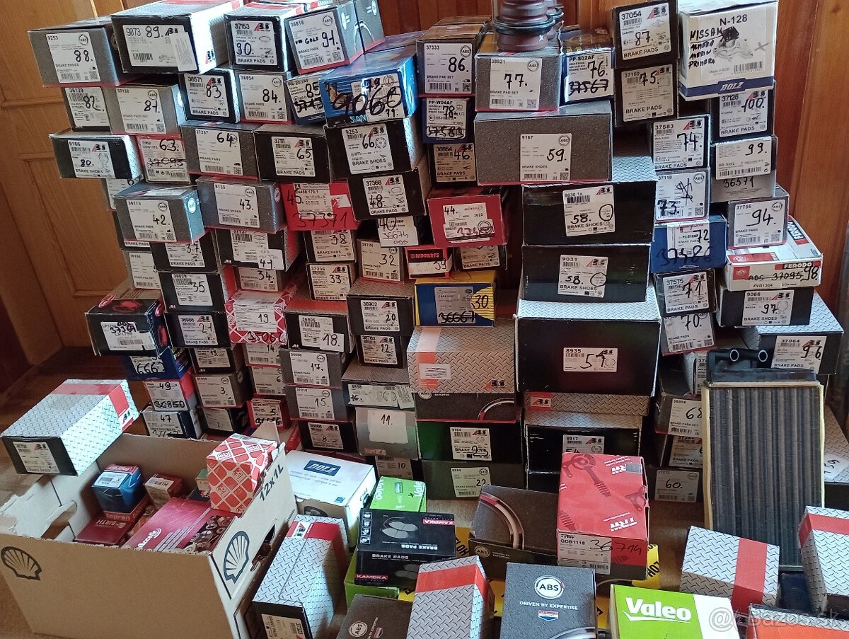 Brzdové doštičky a čeluste.