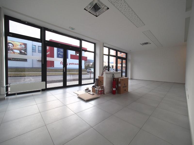 Obchodný priestor v novostavbe, 60 m2