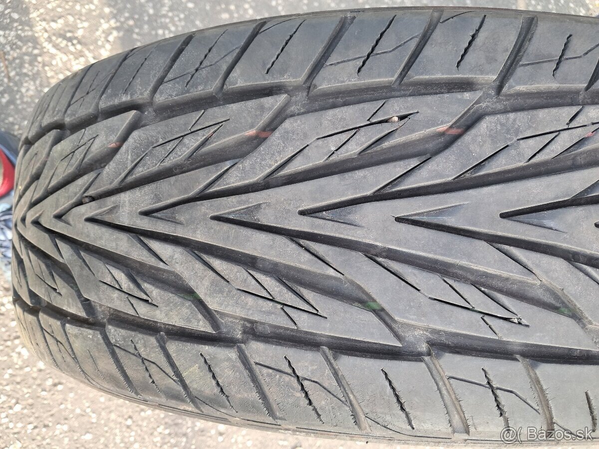 Predam letne pneu 215/60 R17 100V r.v. 2019