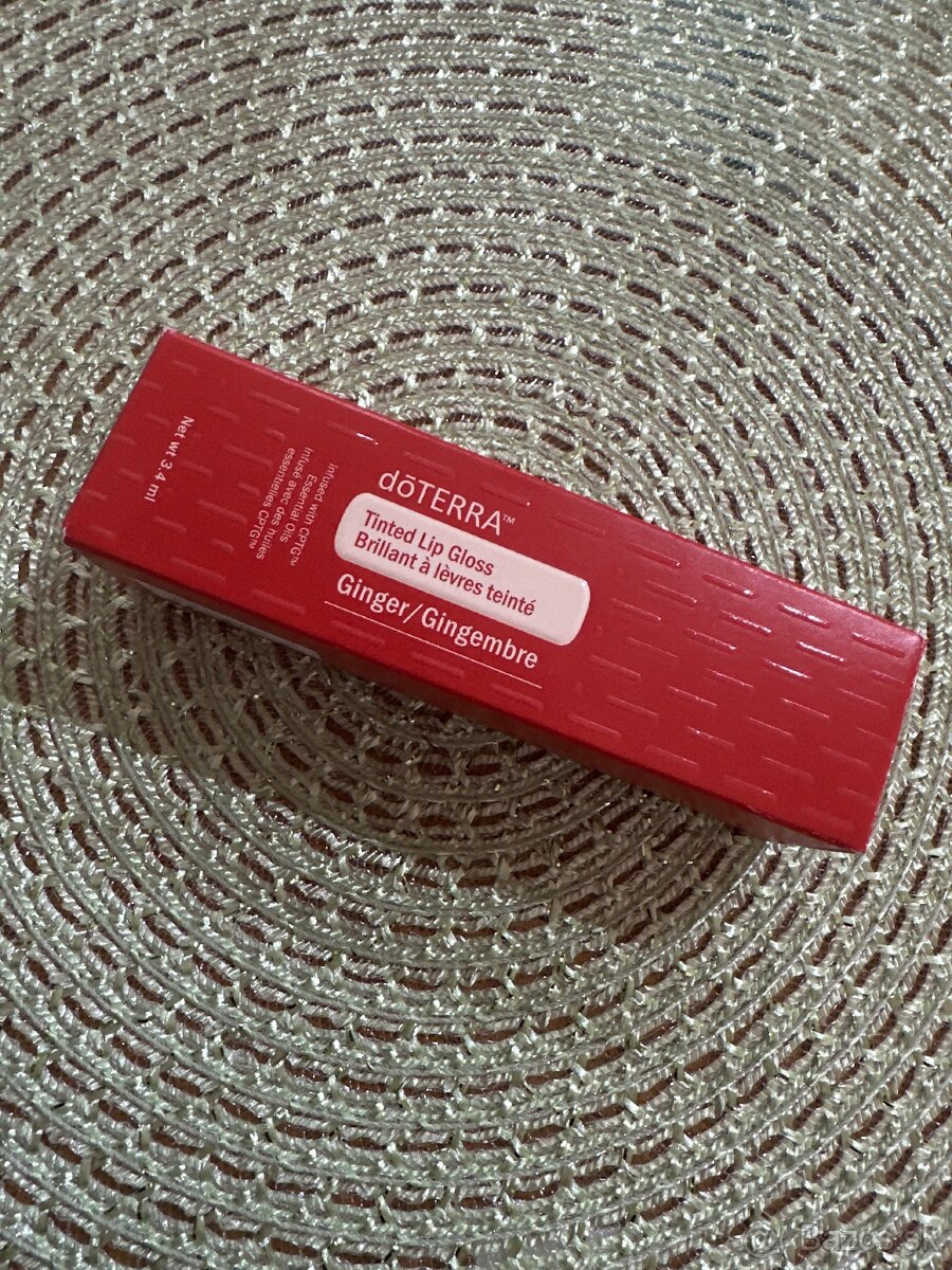 Lesk na pery Doterra