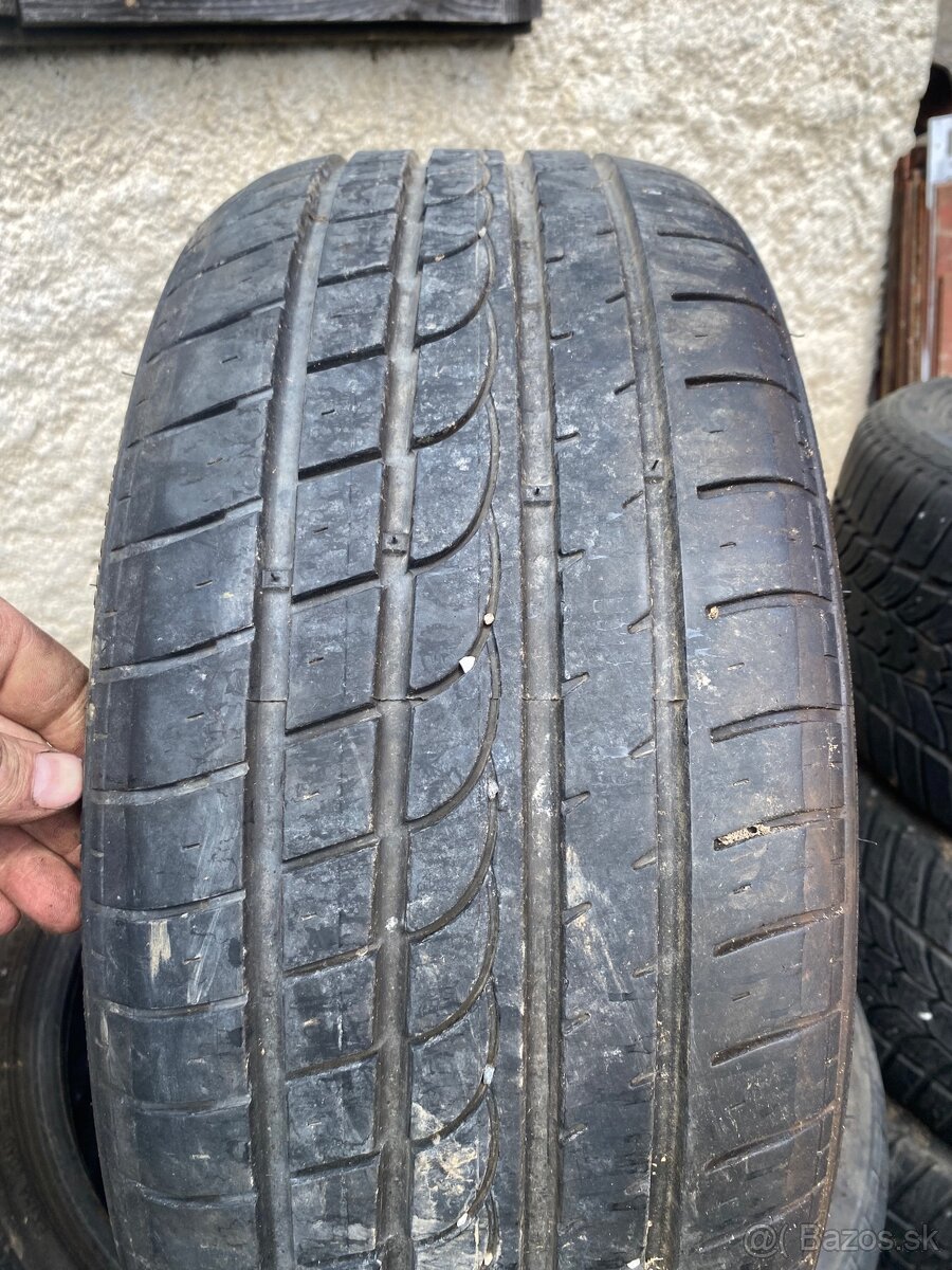 215/35 R19”