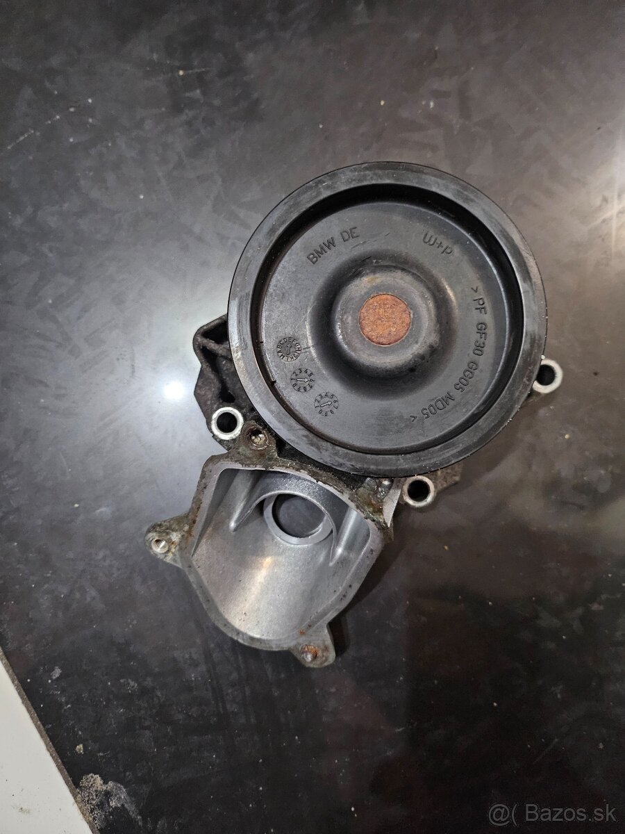 Vodna pumpa BMW 1