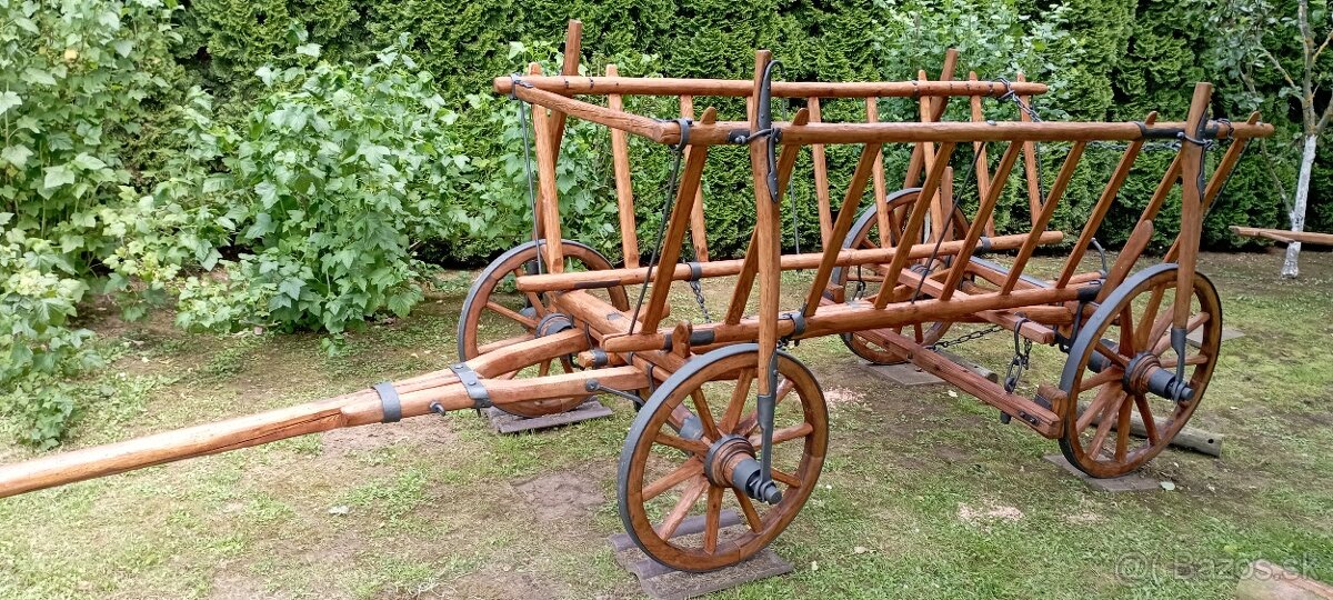 Starý drevený konský voz - rebriňak III