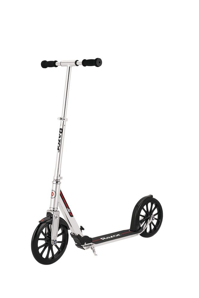 Kolobežka Razor A6 - strieborná