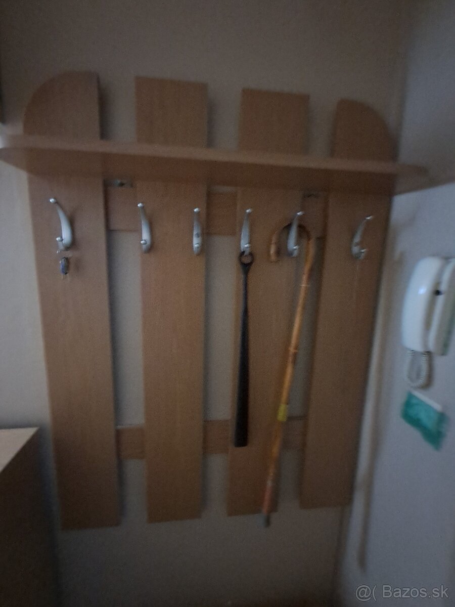 Predám vešiakovú stenu